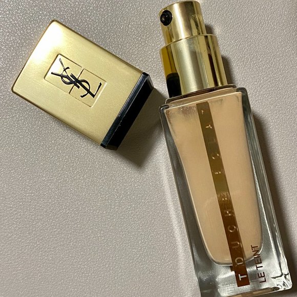 Yves Saint Laurent Touch Eclat Le Teint Foundation - BD 10 Warm Porcelain - Picture 3 of 5